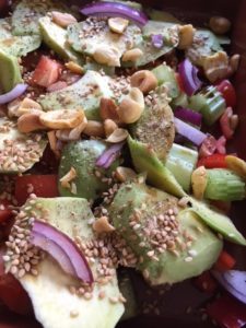 avocadosalade met chunky chat