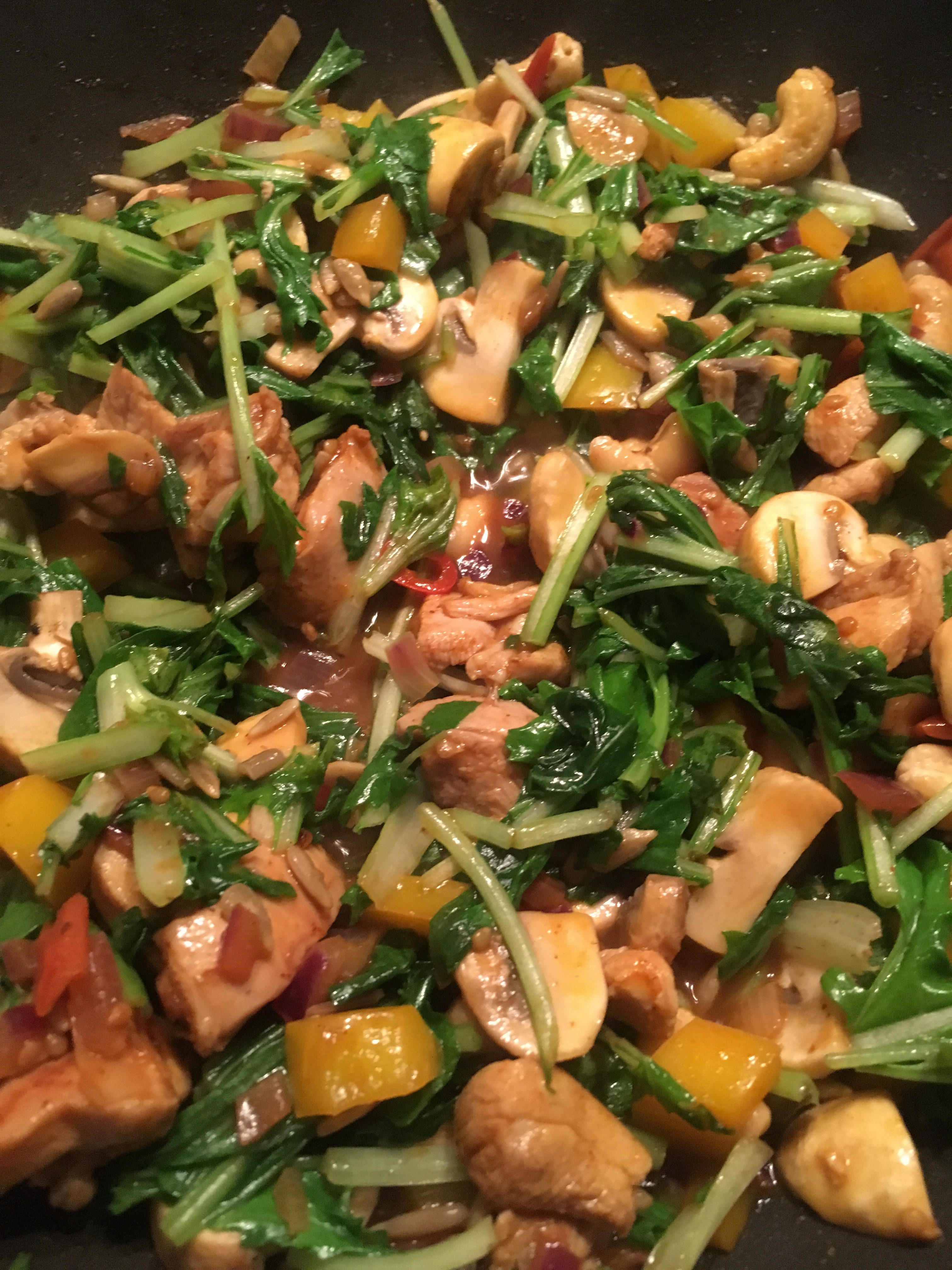 Raapstelen met champignons uit de wok - Dagelijkse Voeding